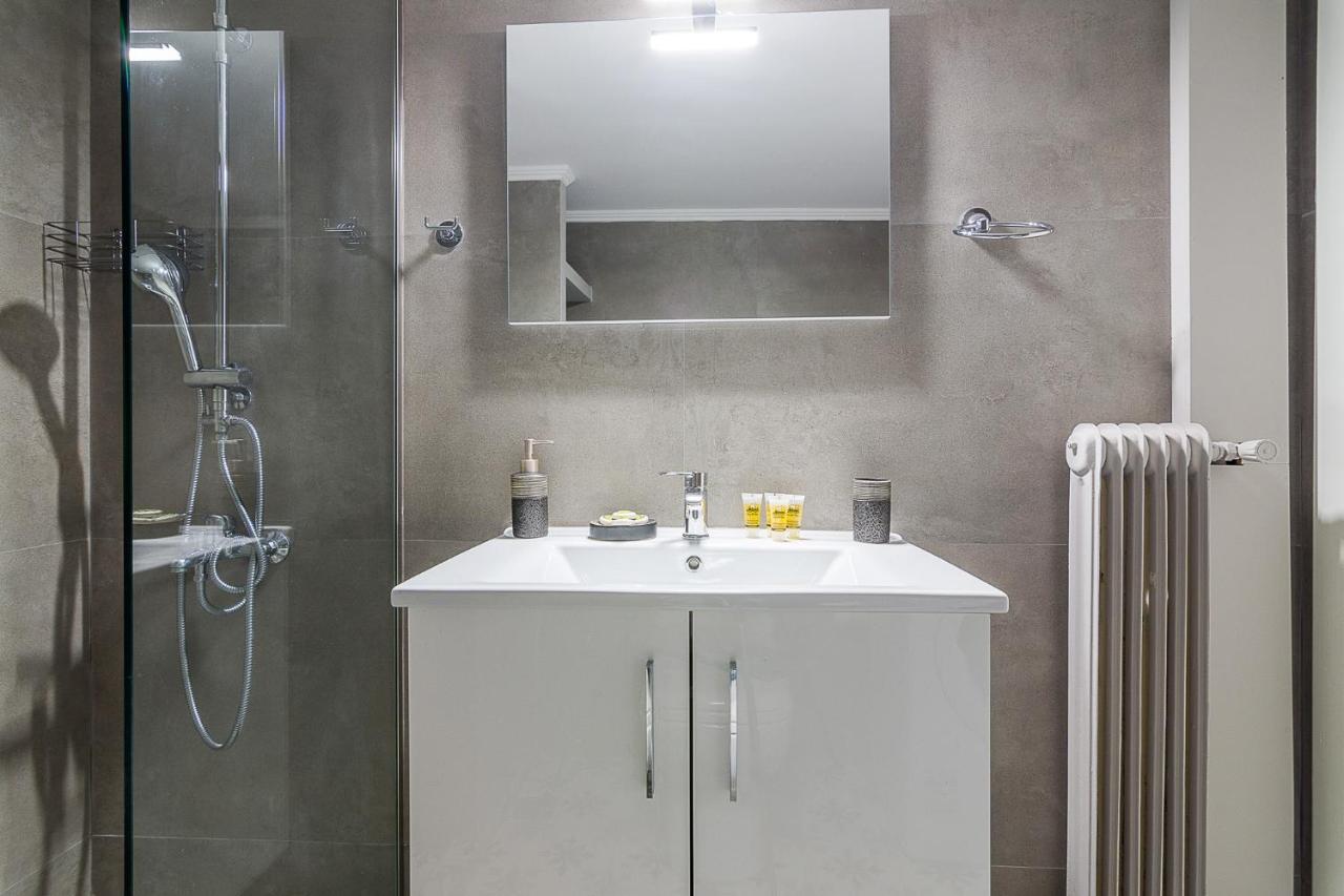 A Modern 2-Bedroom Apartment Near Areios Pagos Atena Exterior foto