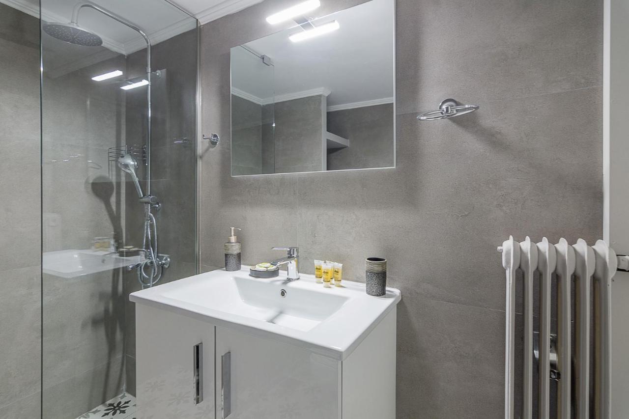 A Modern 2-Bedroom Apartment Near Areios Pagos Atena Exterior foto